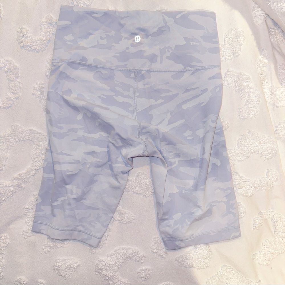 Lululemon 8” shorts Camo Alpine White